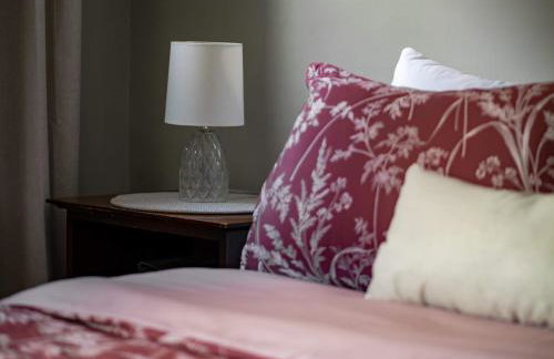 Modern & Cozy 2BR Retreat Near West Blvd - Foto 30