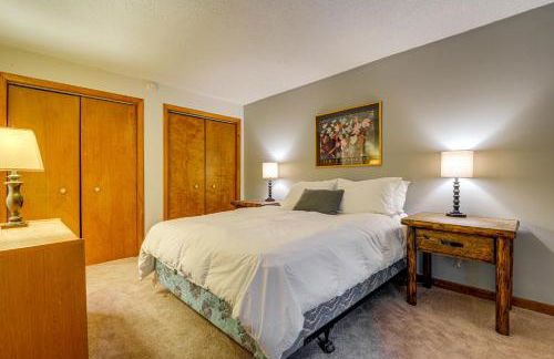 Less Than 1 Mi to Mt Snow Charming Condo with Fireplace - Photo 15