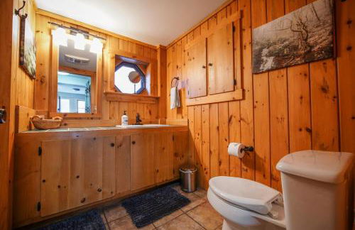 Serene mountain getaway, Hot Tub, Sauna, Lake View, Swim, Fish, Hiking, EV plugin - Foto 22