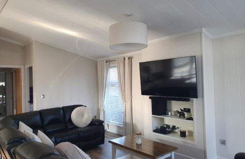 Routh 2-Bed Luxury Lodge Hot Tub & Lake View - Foto 22