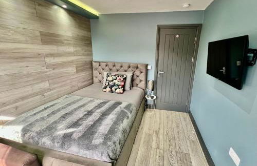 MODERN SUITES -5 Bedroom House- With FREE PARKING Birmingham city - Foto 76