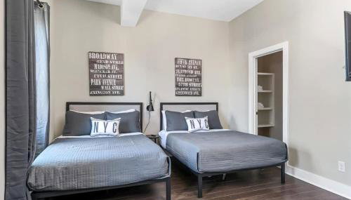 BRAND NEW Side by Side Homes - Sleeps 24 Guests - Foto 2