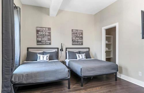 BRAND NEW Side by Side Homes - Sleeps 24 Guests - Foto 2