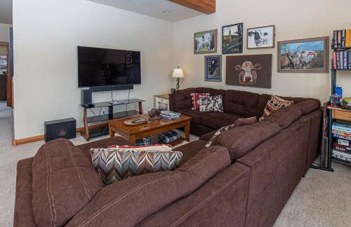 HotTub-Elkpoint-True Ski In Ski Out Family &Pet Friendly - Photo 13