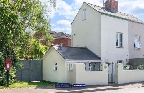 Charming 2-BR Cottage in Stonehouse with Courtyard Garden and Log Fire - Foto 29