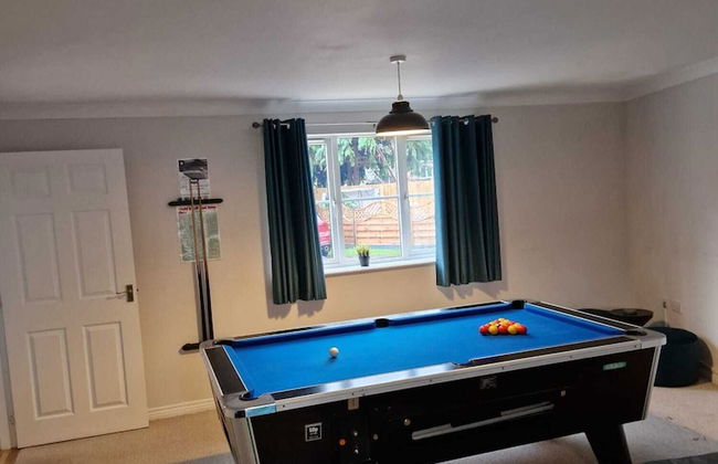 Dog Friendly - 4 Bed House - Sleeps 10 - Pool Table - Foto 5