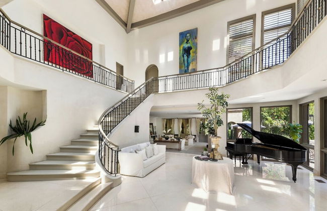 Carolwood - Modern Tuscan Villa With Rolling Lawns and Loggia in Holmby Hills - Photo 67