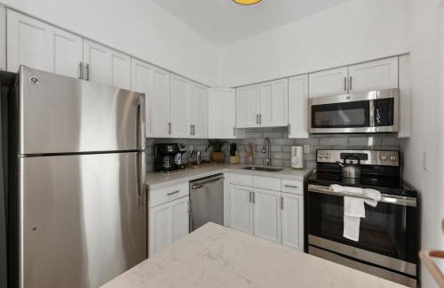 Lux Designer Apt 2BR and 2BA in the Heart of MIA Beach - Foto 14