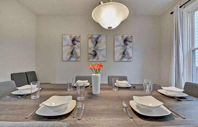 Spacious 6BR/3BA House w/ Parking! Sleeps 20! - Foto 55