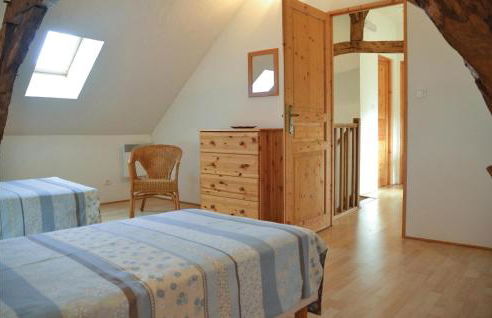 Stunning Home In Parcay Les Pins - Photo 9