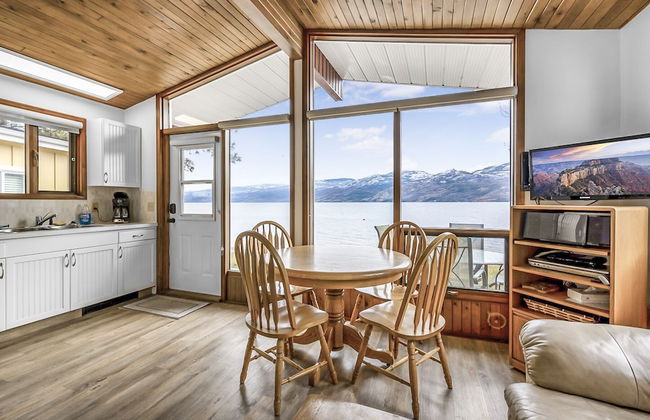 Cozy Cottage by the Lakeshore 4 - Photo 3