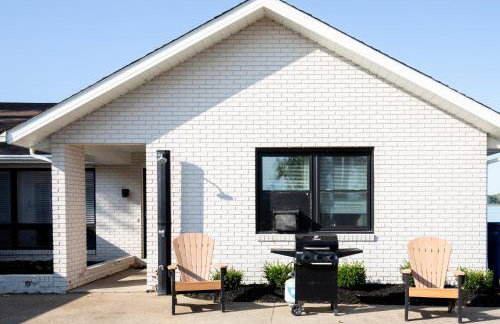 4 Bedroom Lakefront Home with Private Beach on Cedar Point Chaussee - Photo 4