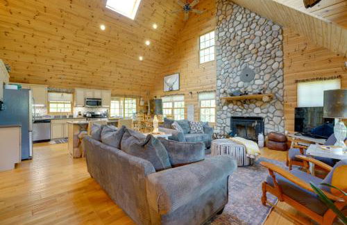 1 Mi to Public Beach Port Austin Cabin with Hot Tub - Foto 7