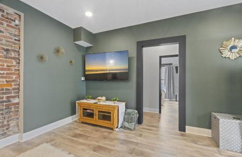 Workfriendly home with priv yard, near downtown - Foto 2