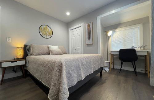 Airy Modern 2BR/2BA - Parking + Laundry + Sleep 6 - Foto 2