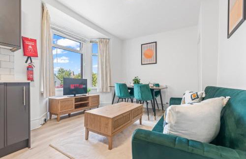 Contractor Stay - Newport Sleeps 5 with Wi-Fi - Foto 1
