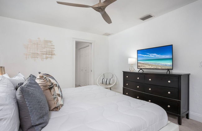 Lilac Mid-century Pool Home - Foto 19