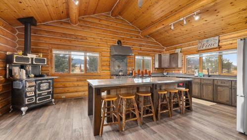 Spruce Lodge - Photo 2