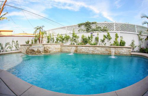 Stunning 8 bedroom 6 bathroom Pool Home - Photo 55