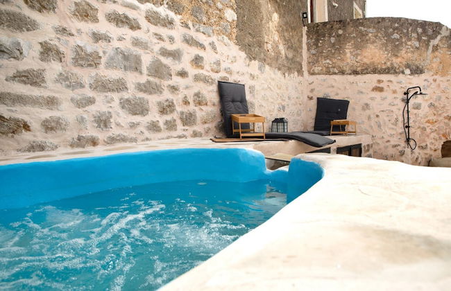 Dandy Villas Tower House Built in 17th Century Pool - Photo 51