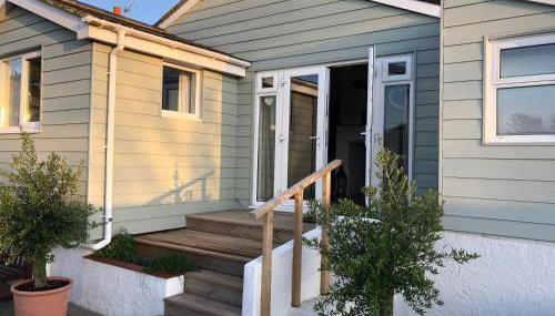 Driftwood Beach House - Photo 2