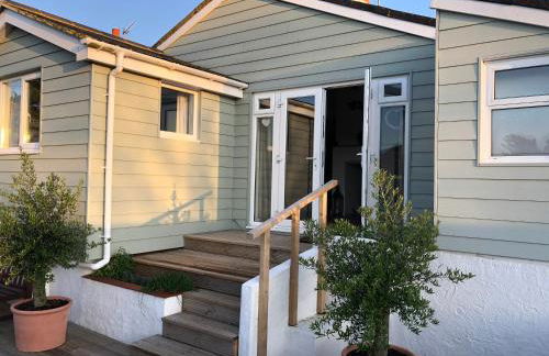 Driftwood Beach House - Photo 2