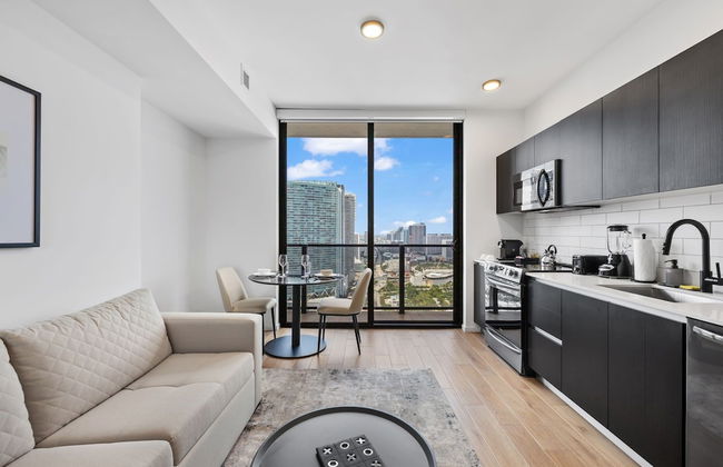 Incredible Downtown Miami City View - Photo 13