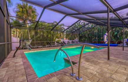Casa Del Mar - Pet Friendly House on Siesta Key w/ Outdoor Patio & Private Screened-In Heated Pool! - Foto 1