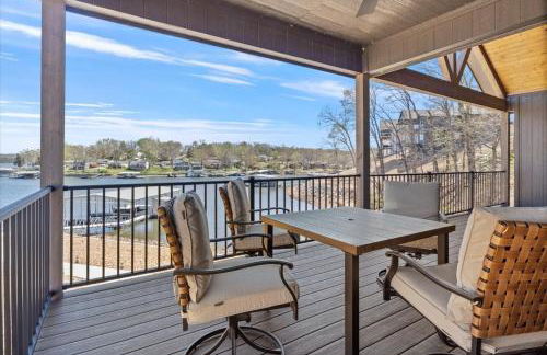 Accessible Lakeside Luxury at the 45mm w/ Private Dock, Sunset Views & More - Foto 46