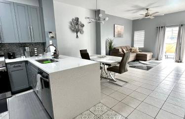 Stylish 3 bd townhouse near Disney with private pool. - Photo 7