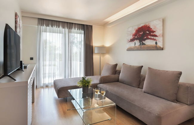 Blazer Suites Hotel - Photo 12