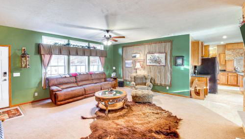 5 Mi to Town Mtn-View Gem with Deck in Hot Springs - Foto 4