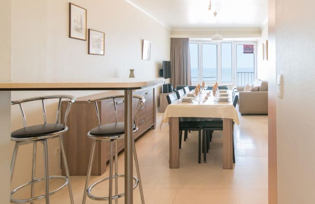 Apartment With Harbour Chanel View - Photo 9