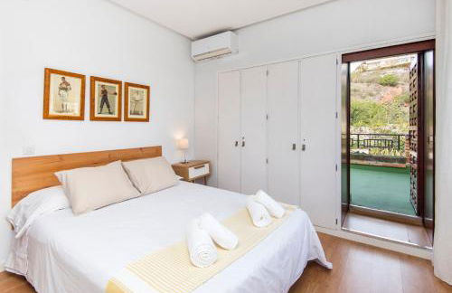 Queen Fabiola Villa, spacius home with private Pool in east Malaga - Photo 35