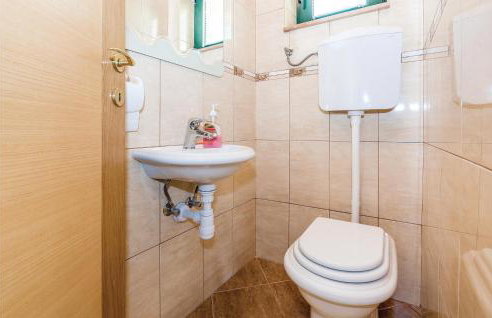 Awesome Home In Mirlovic Polje - Foto 47