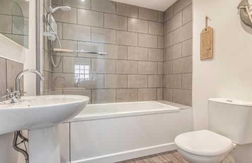 Cottage - Sleeps 6 - Pet Friendly - Patio - Foto 15