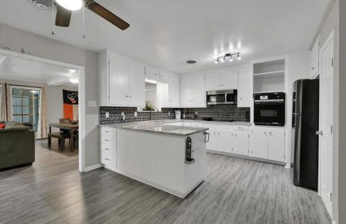 Piney Woods I Ping Pong I By SHSU I TV I Sleeps 11 - Foto 19