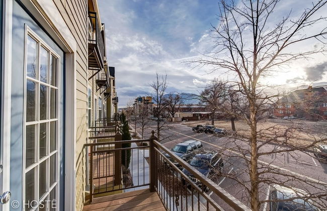 3BR Downtown Townhome /w Stunning Balcony Views! - Photo 25
