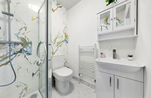 Spacious 3 beds home Close to Southampton GENERAL HOSPITAL - sleep 9 - Free Parking - Pool table - 2 Large TVs - Foto 60