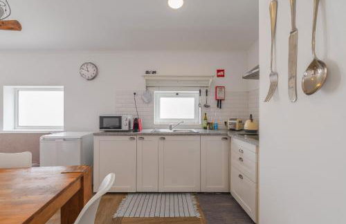 Between Mountain And Sea - Foto 5