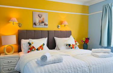 Modern 4BR House with Parking, 8 Mins to Gatwick Airport - Foto 9