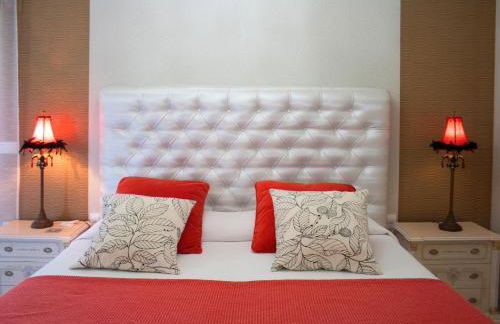 Villa de Lujo con Jardines y Piscina - Foto 13