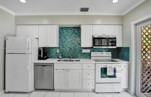 Tropical Oasis - BBQ and Beach-Inspired Nook - Foto 14