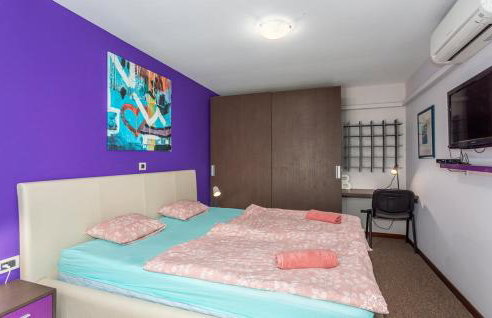 Villa With Pool, Jacuzzi, Sauna, Fitness, Playground & Wine Cellar - Photo 41