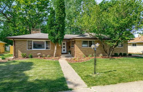 Entertainment Haven w Firepit, Games & Fenced Yard - Foto 6