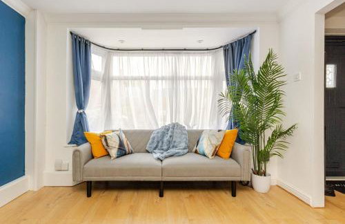 Modern & Spacious 3BR House Bracknell - Berkshire - Photo 5