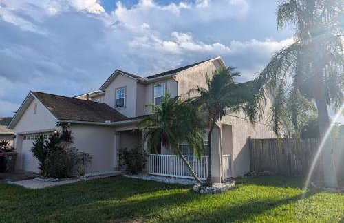 Large lakeside 5 bed villa with private pool - Foto 1