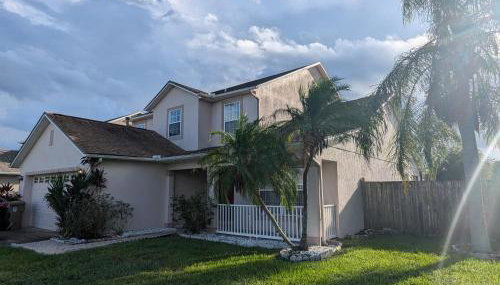 Large lakeside 5 bed villa with private pool - Foto 1