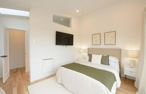 Seattle Charm, near university,3 BR,W&D, fast wifi - Photo 16