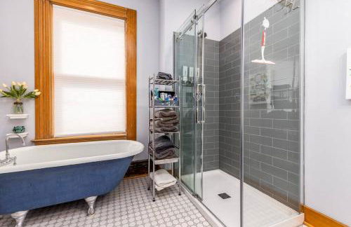 The Dubuque House - Historic Downtown Location! - Foto 5